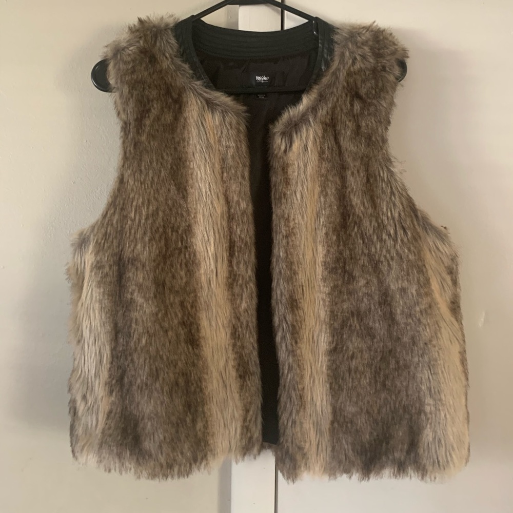 Fauxe vest